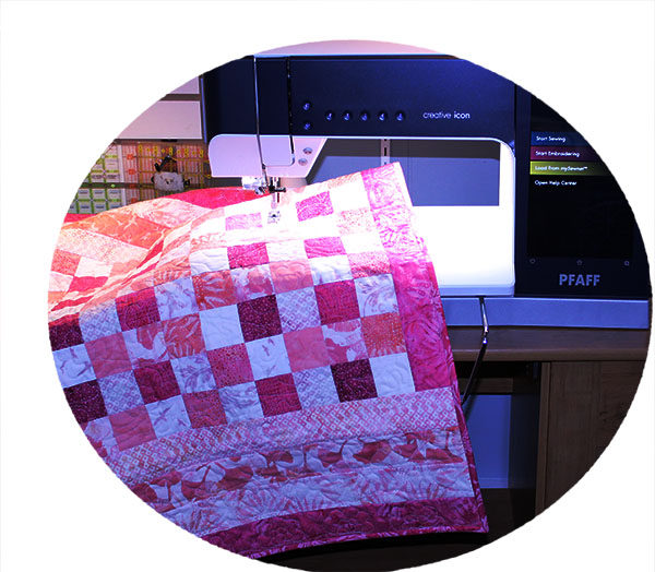 Quilting baby pink quilt using the PFAFF creative icon